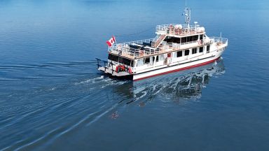 Bateau naviguant sur le St-Laurent